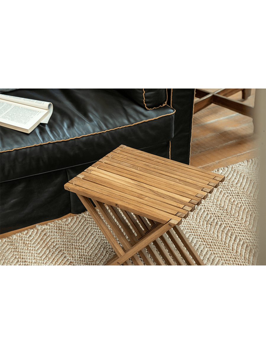 Klappbarer Couchtisch mit Tischplatte