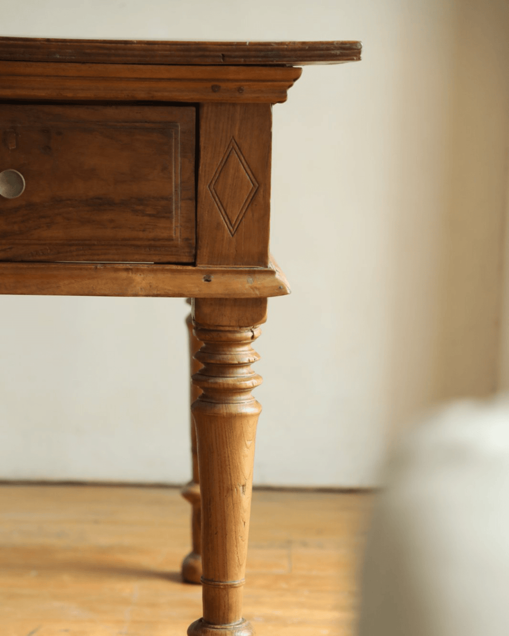 Indonesische Vintage-Teakholztische