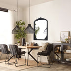 Gewölbter, raumhoher Standspiegel aus Massivholz mit Schnitzereien