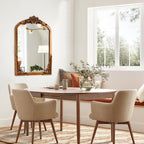 Gewölbter, raumhoher Standspiegel aus Massivholz mit Schnitzereien