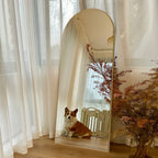 Gebogener, raumhoher Standspiegel aus Holz, Wandspiegel