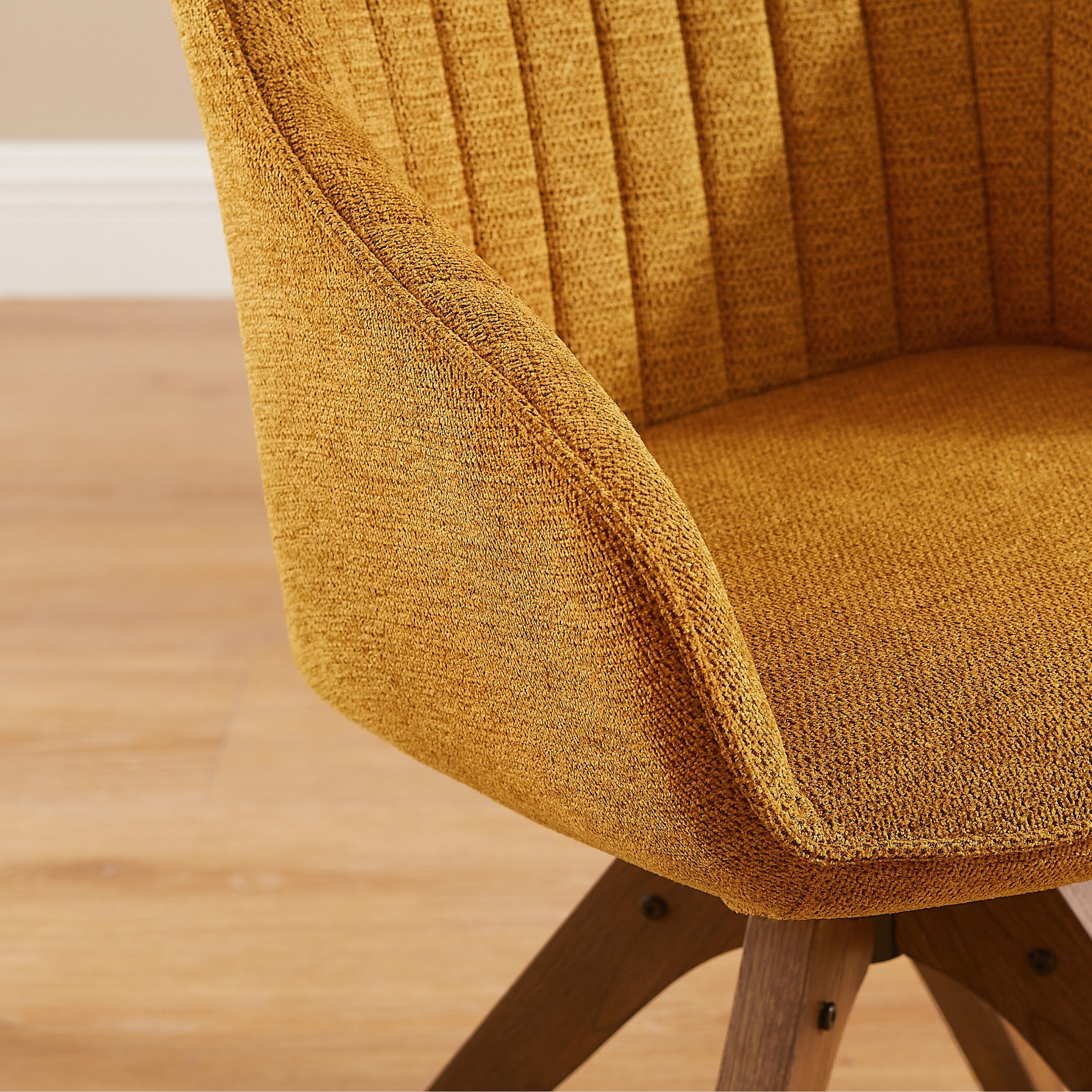 Art Leon Moderner Drehsessel fürs Homeoffice mit Holzbeinen