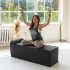 Avana Kami Verwandlungs-Chaiselongue / Yoga- und Massage-Hocker – 2-in-1-Hocker mit ausklappbarem Yoga-Liegestuhl, Mikrofaser-Velours – Nicht verfügbar