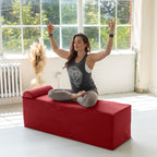 Avana Kami Verwandlungs-Chaiselongue / Yoga- und Massage-Hocker – 2-in-1-Hocker mit ausklappbarem Yoga-Liegestuhl, Mikrofaser-Velours – Nicht verfügbar
