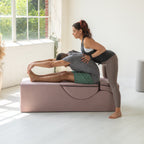 Avana Kami Verwandlungs-Chaiselongue / Yoga- und Massage-Hocker – 2-in-1-Hocker mit ausklappbarem Yoga-Liegestuhl, Mikrofaser-Velours – Nicht verfügbar