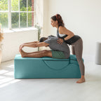 Avana Kami Verwandlungs-Chaiselongue / Yoga- und Massage-Hocker – 2-in-1-Hocker mit ausklappbarem Yoga-Liegestuhl, Mikrofaser-Velours – Nicht verfügbar