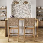 Beacon Bohemian Bouclé Barhocker, gepolsterter Tresenstuhl mit Massivholzgestell und Rückenlehne aus gewebtem Seegras.