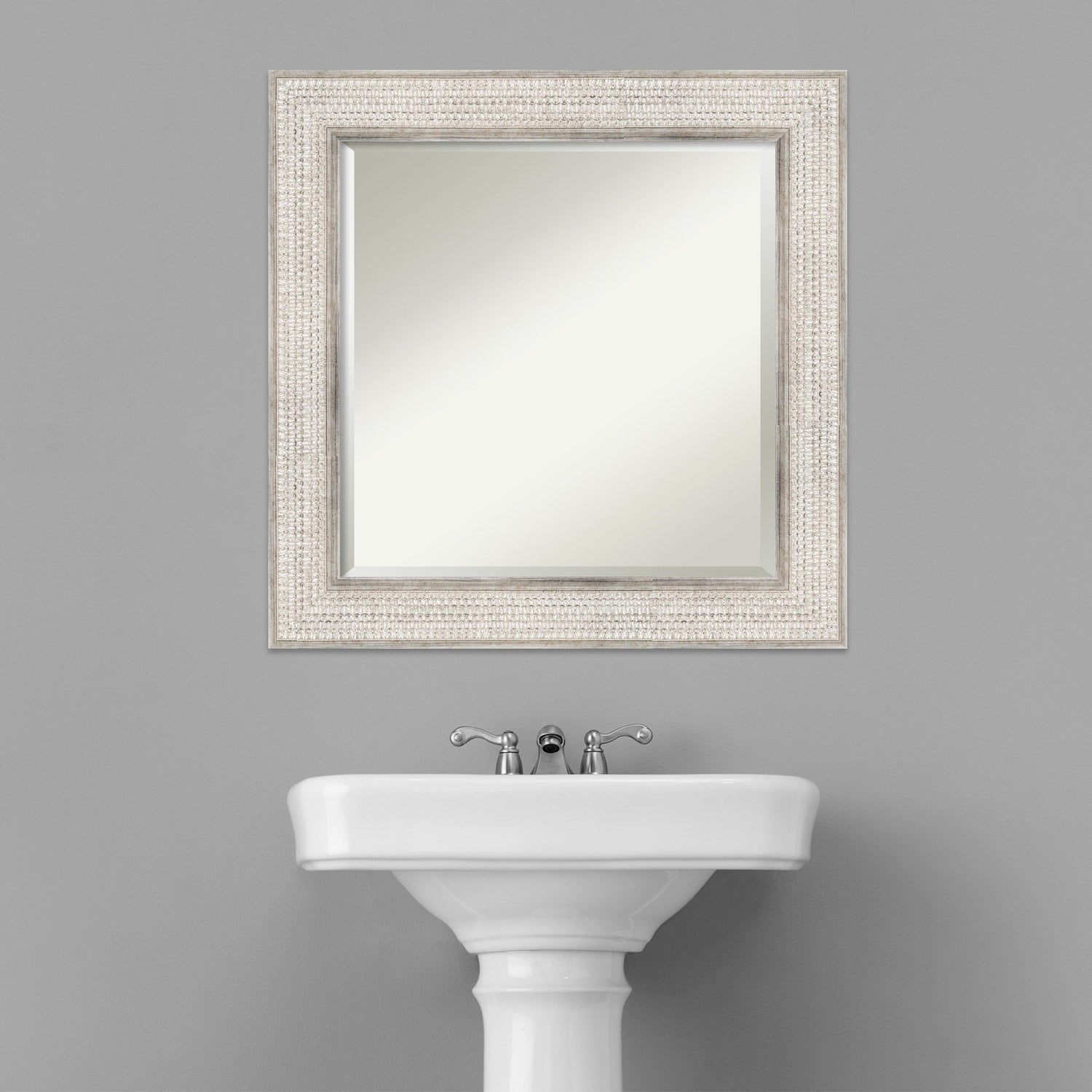 Wandspiegel aus Holz mit Facettenschliff – Rahmen in Silber mit Gittermuster