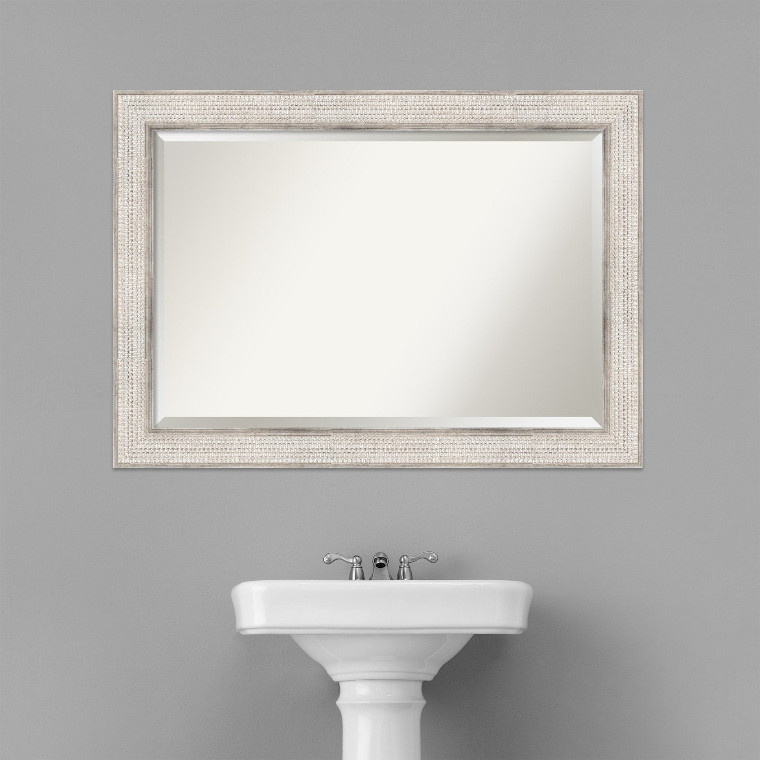 Wandspiegel aus Holz mit Facettenschliff – Rahmen in Silber mit Gittermuster