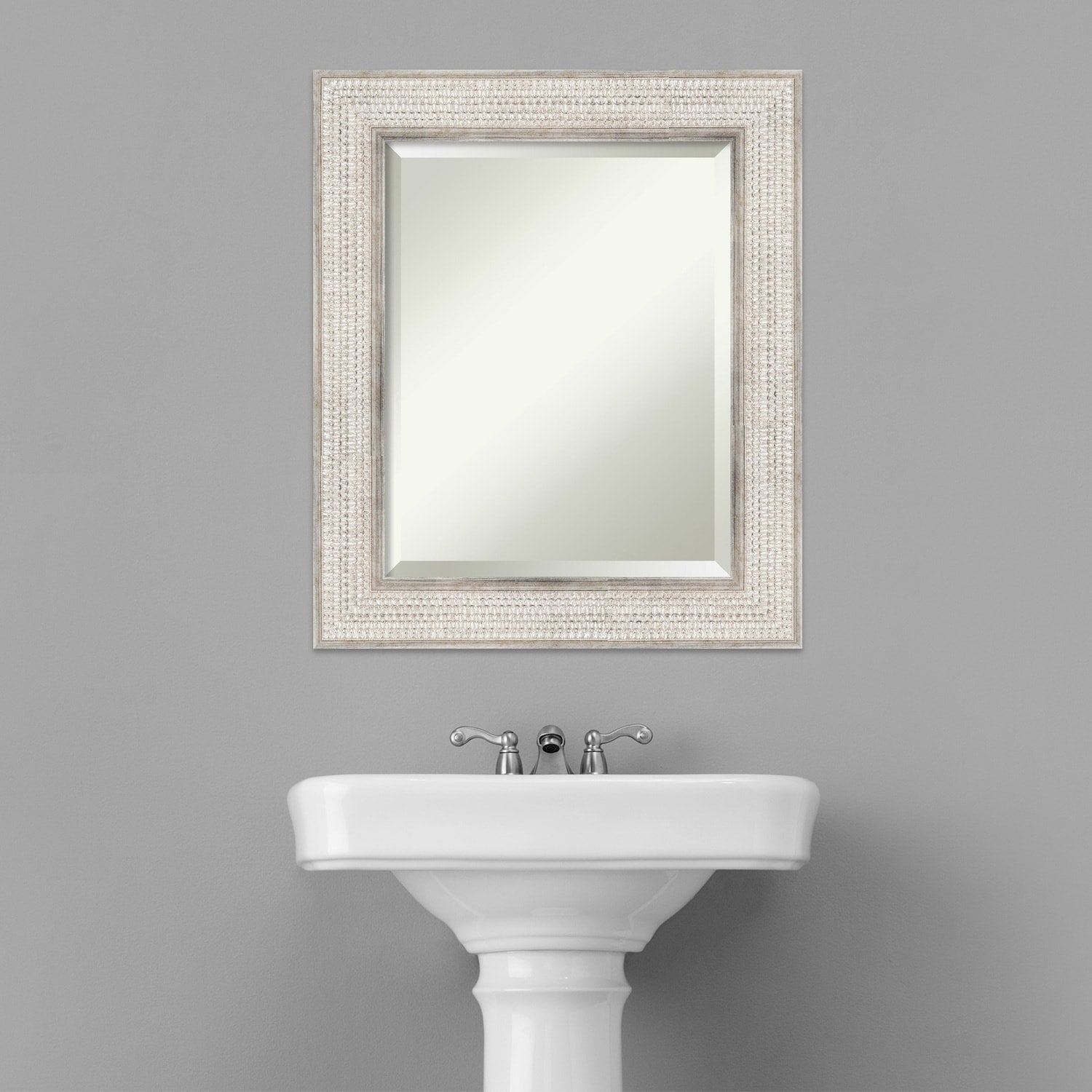 Wandspiegel aus Holz mit Facettenschliff – Rahmen in Silber mit Gittermuster