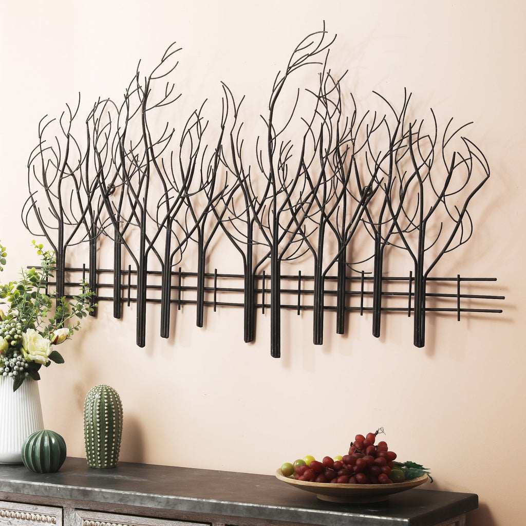Wanddekoration „Feld der Bäume“ aus schwarzem Metall