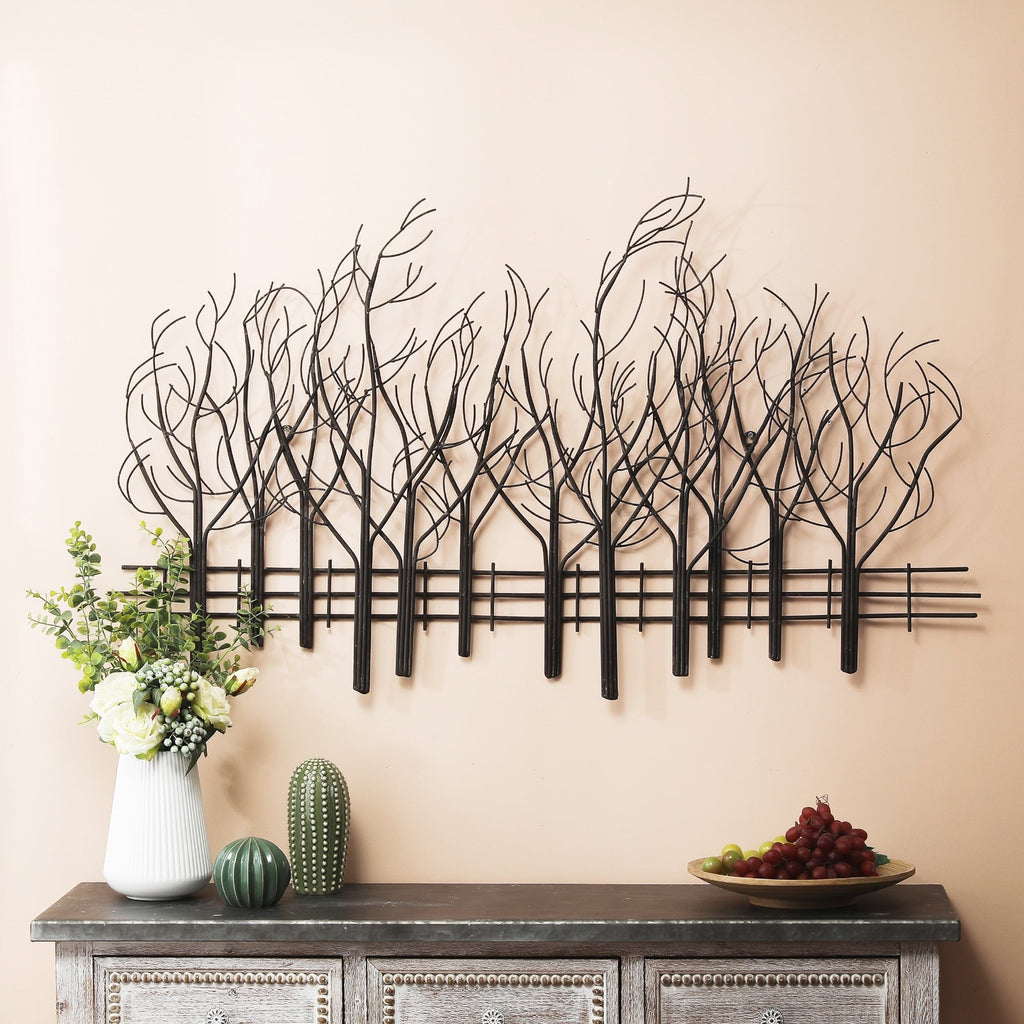 Wanddekoration „Feld der Bäume“ aus schwarzem Metall
