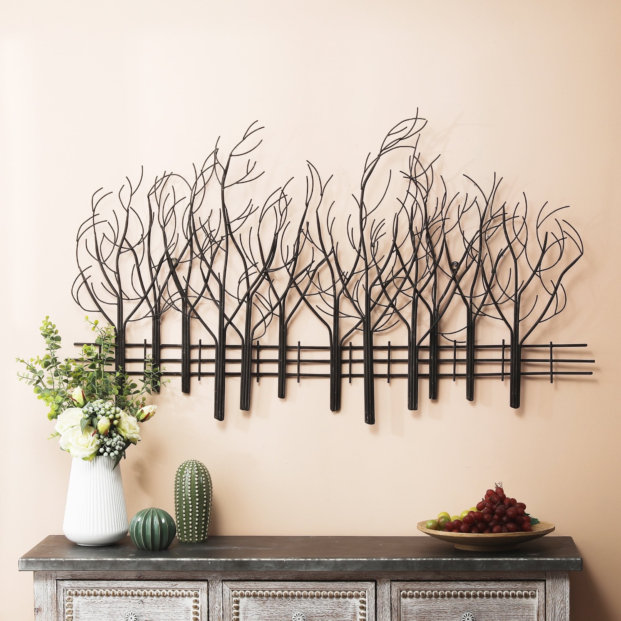 Wanddekoration „Feld der Bäume“ aus schwarzem Metall
