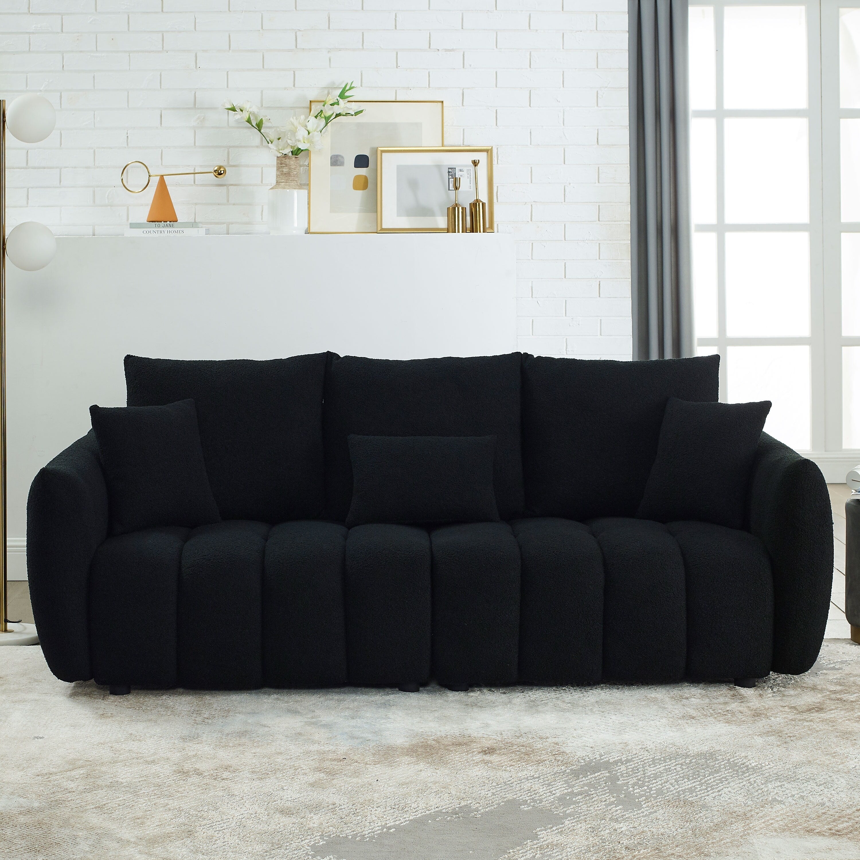 Schwarzes Teddy-Dreisitzer-Sofa mit Rückenkissen und Holzrahmen