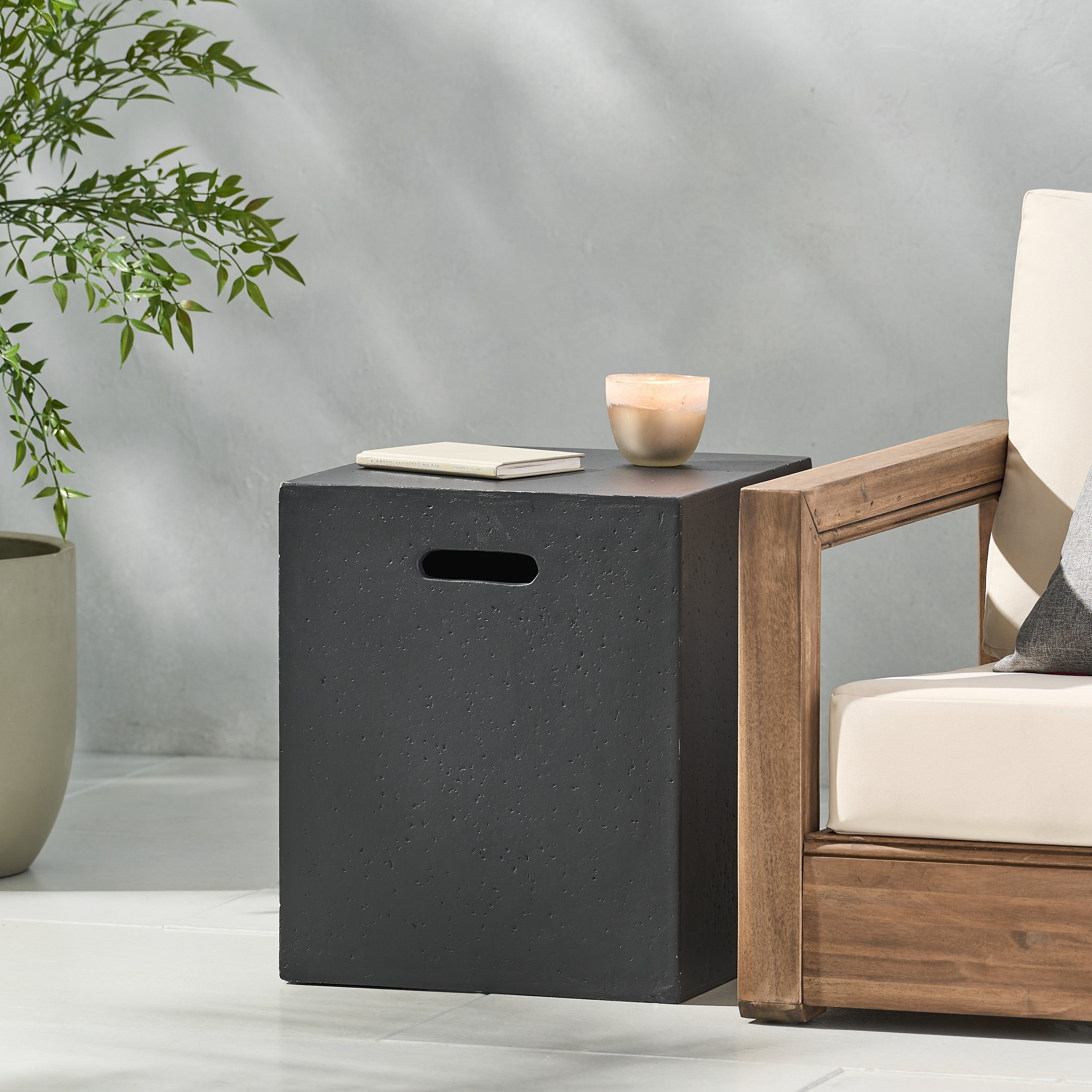 Christopher Knight Home – Aidan Outdoor Leichtbeton-Beistelltisch mit Tankhalterung