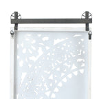 Wanddeko aus elfenbeinweißem Holz mit Blumenmuster und schwarzen Akzenten (2er-Set)