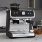 Espressomaschine mit Mahlwerk und 2,8-Liter-Wassertank