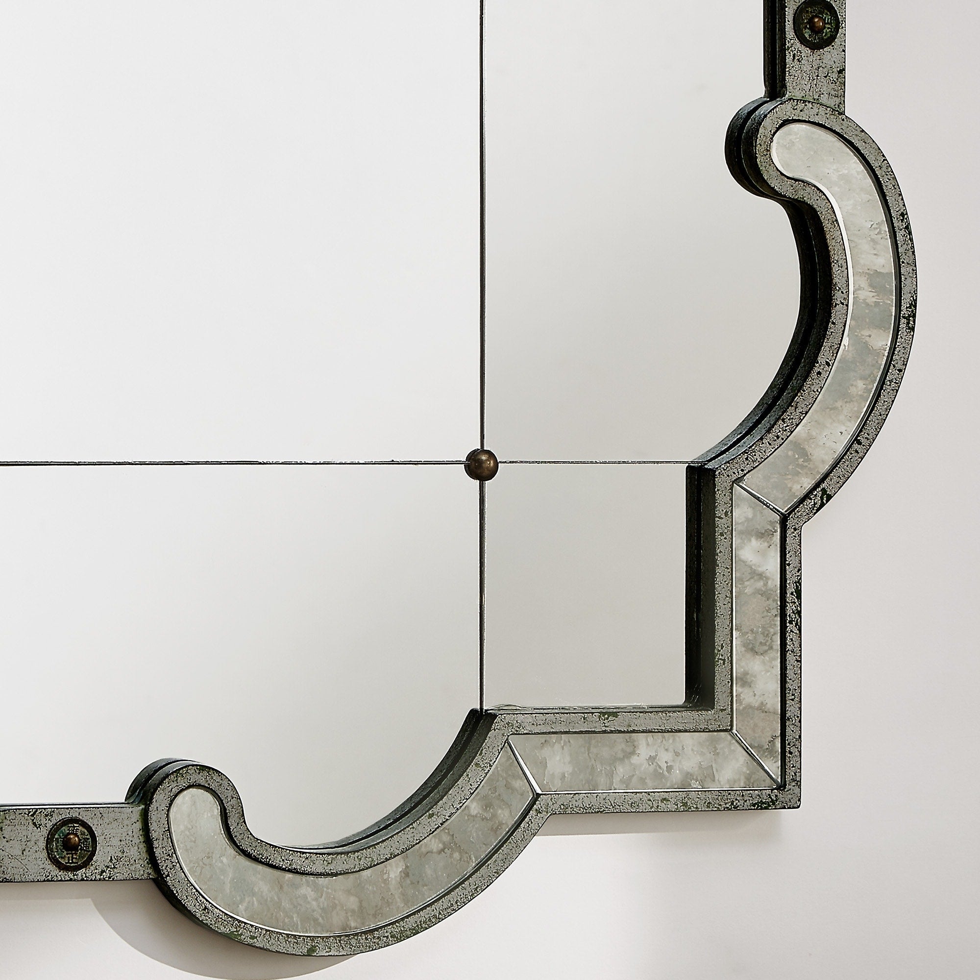 Fantina Wandspiegel mit antikem Silberrahmen von iNSPIRE Q Classic