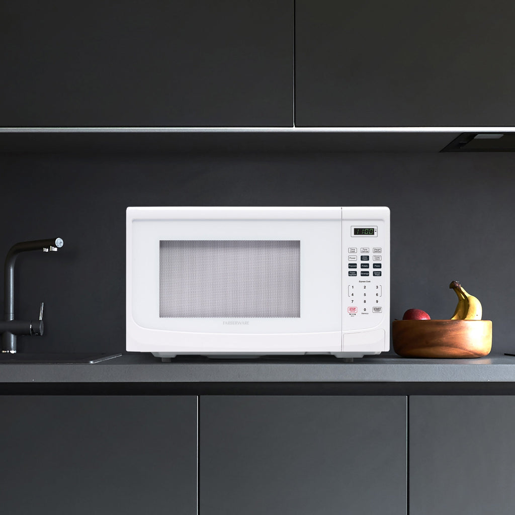 Farberware 1000-Watt 1,1 Kubikfuß (ca. 31 Liter) Mikrowellenherd für die Arbeitsplatte mit LED-Beleuchtung und Kindersicherung