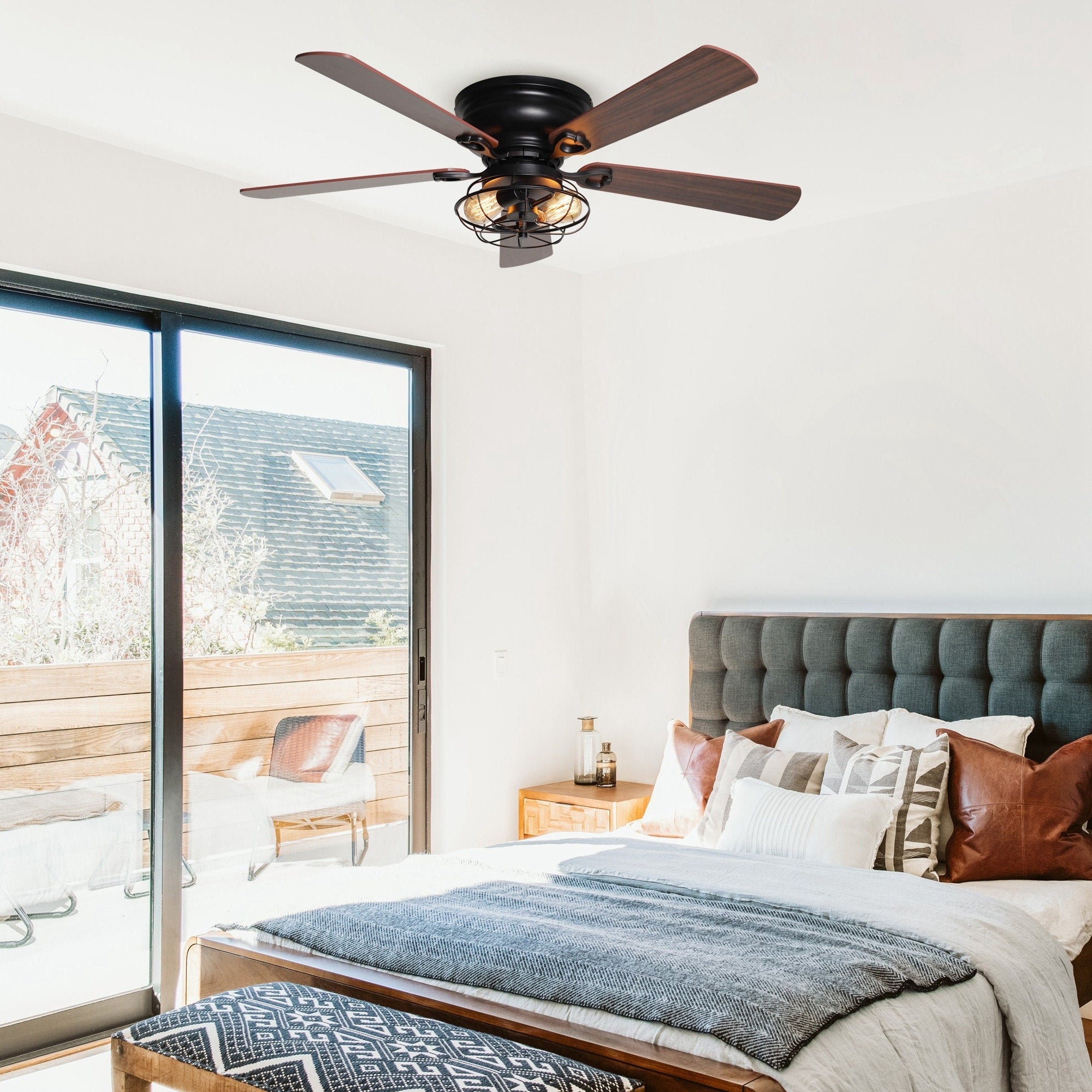 Farmhouse 48-Zoll-Holz-Deckenventilator mit 5 Flügeln, flachem Profil, schwarzer Bauweise, inklusive Fernbedienung und Beleuchtungssatz