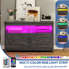 TV-Ständer im Landhausstil für Fernseher bis zu 65 Zoll mit Türen und offenen Regalen, Medienkonsole mit Steckdose