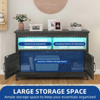 TV-Ständer im Landhausstil für Fernseher bis zu 65 Zoll mit Türen und offenen Regalen, Medienkonsole mit Steckdose