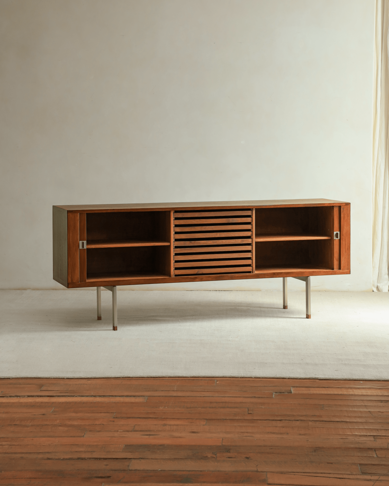 Martin Credenza