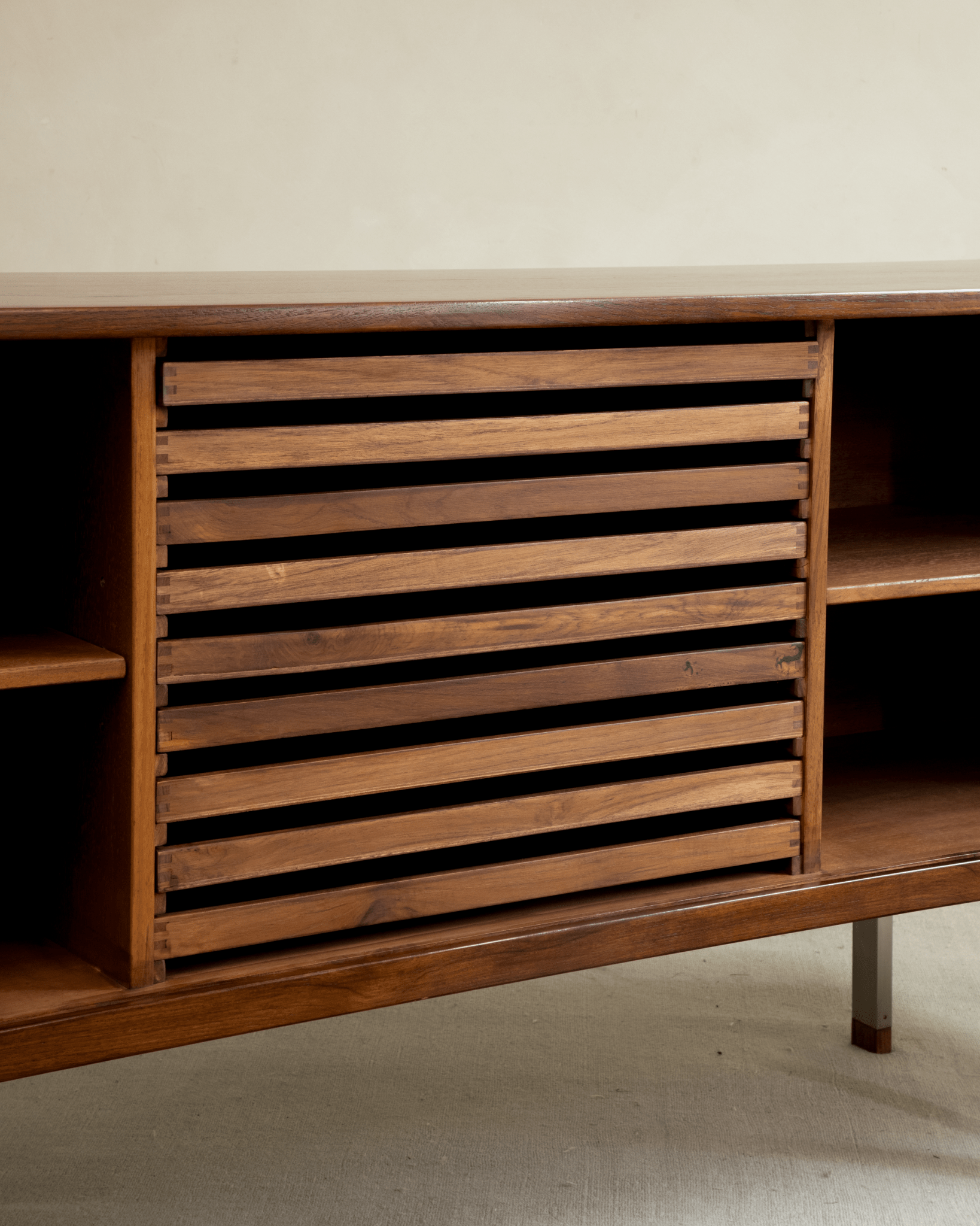 Martin Credenza