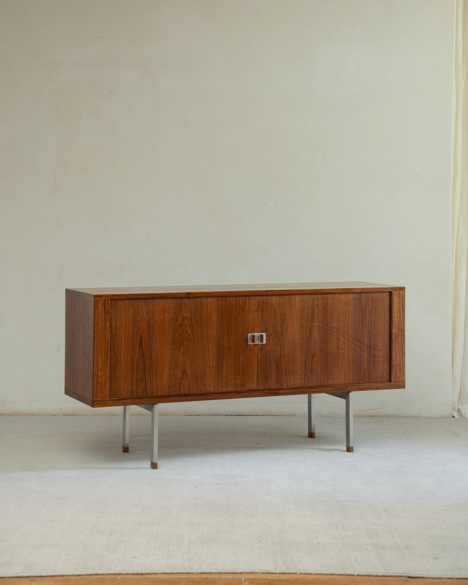 Martin Credenza