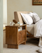 Eleanor Nachttisch