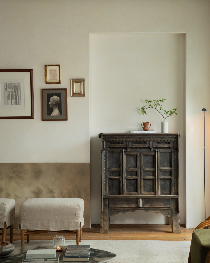 Chinesischer schwarzer Schrank