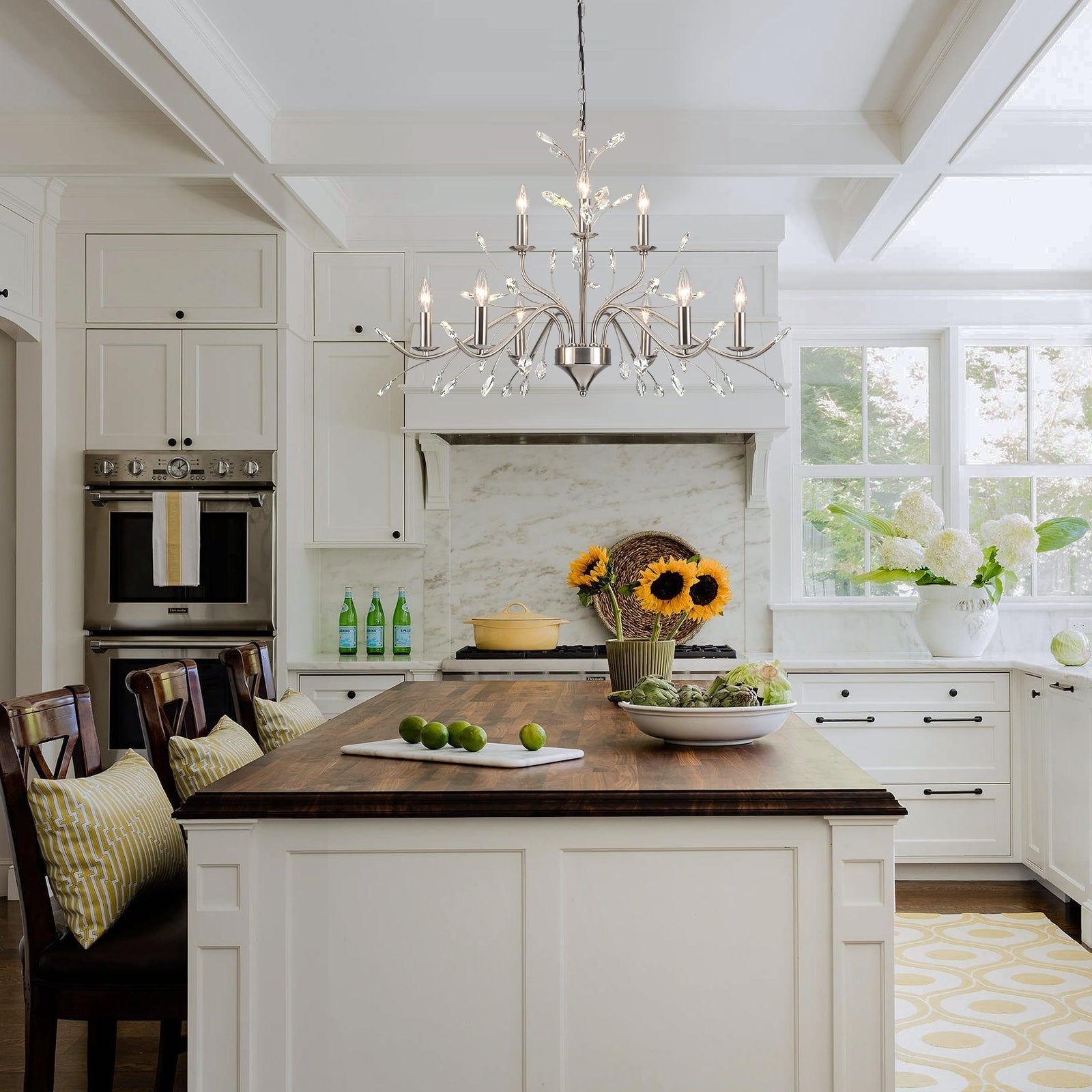 Retro-Bauernhaus-Kronleuchter im Kerzenstil mit Astmotiv und Kristallanhänger