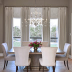 Retro-Bauernhaus-Kronleuchter im Kerzenstil mit Astmotiv und Kristallanhänger