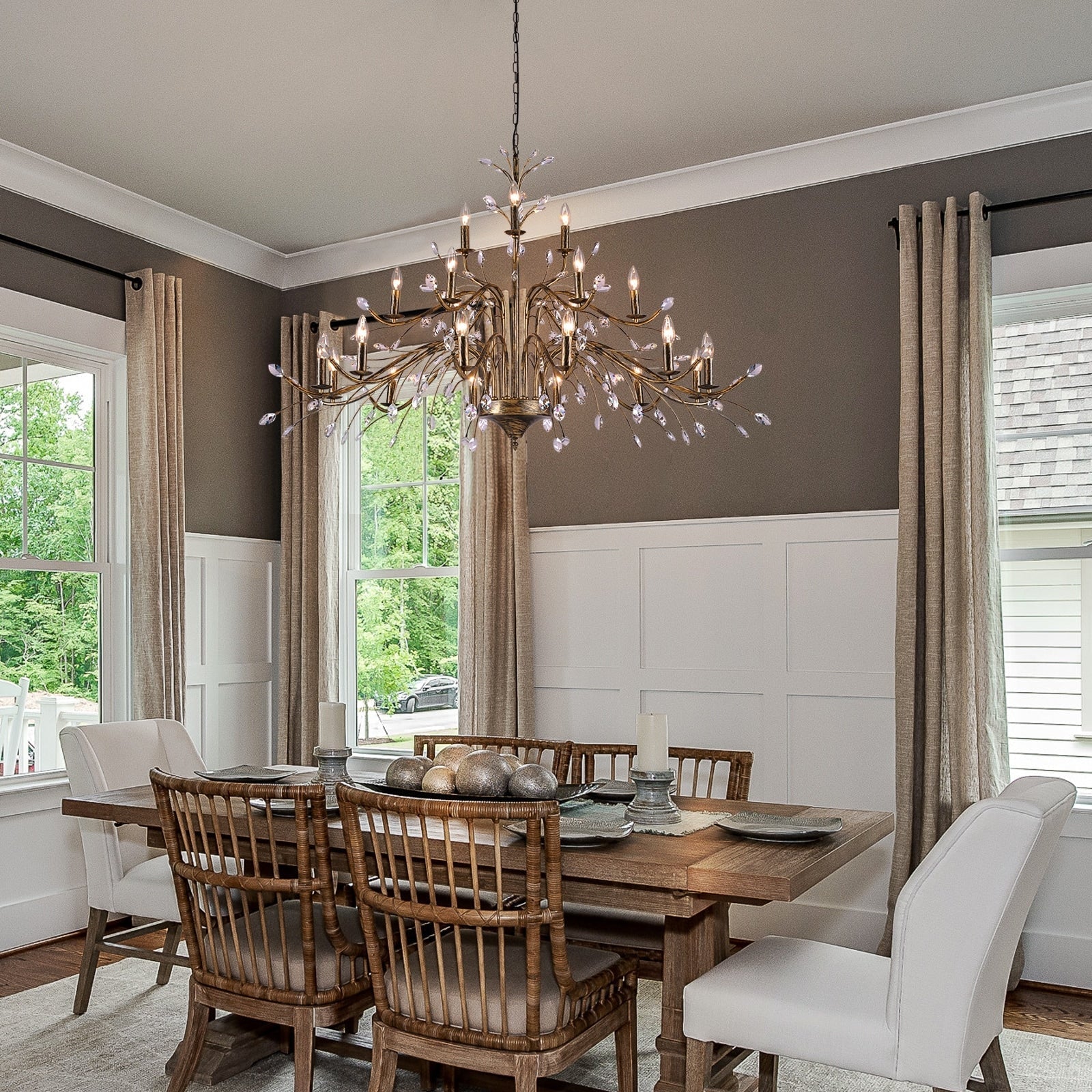 Retro-Bauernhaus-Kronleuchter im Kerzenstil mit Astmotiv und Kristallanhänger