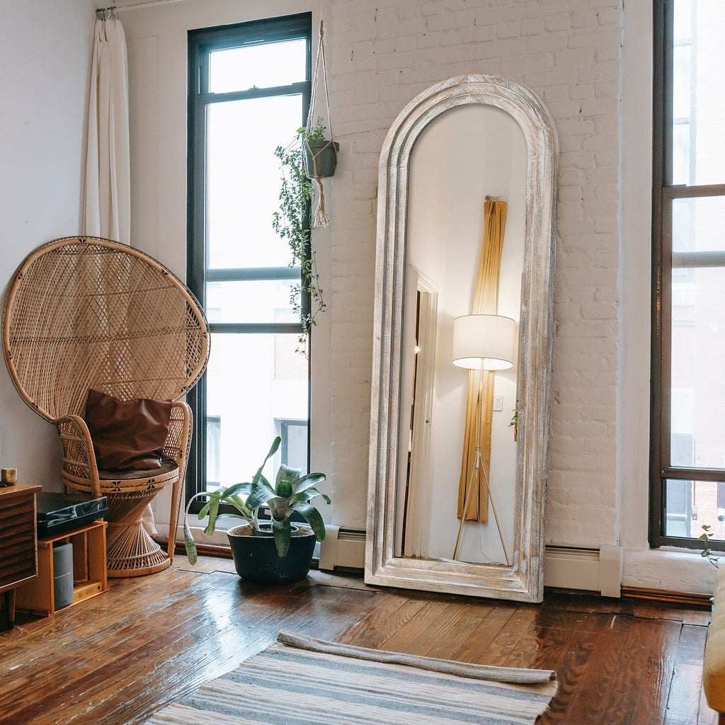 Dovelina Rustikaler, gewölbter Ganzkörperspiegel aus Altholz