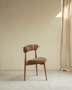 Herzförmiger Esszimmerstuhl