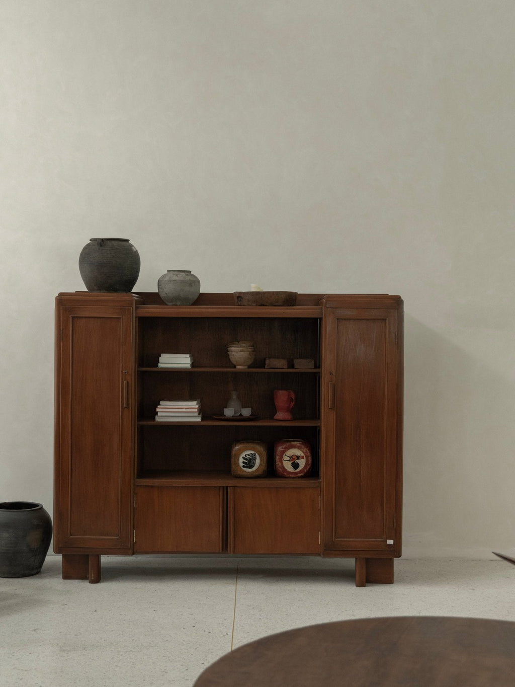 Vintage indonesischer Schrank
